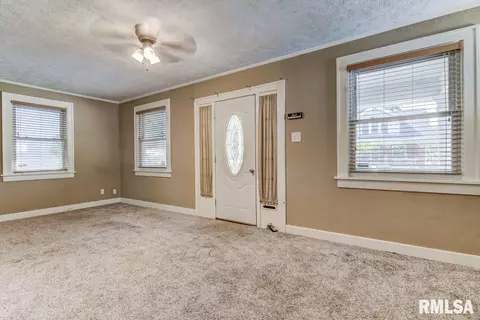207 E Spruce St, Springfield, IL 62704 photo 8