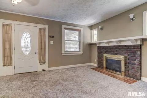 207 E Spruce St, Springfield, IL 62704 photo 5