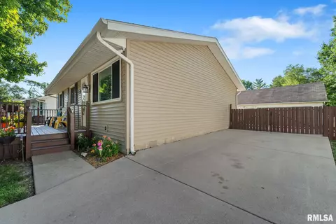 2828 Black Ave, Springfield, IL 62702 photo 4