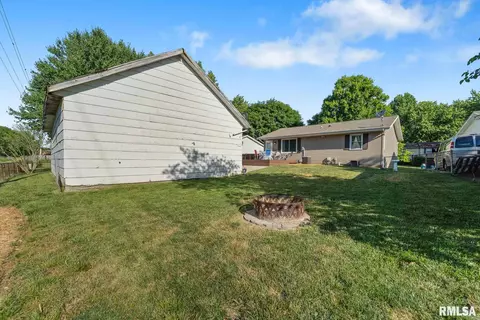 2828 Black Ave, Springfield, IL 62702 photo 10