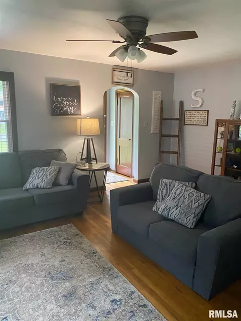 2136 S Walnut St, Springfield, IL 62704 photo 3