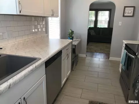 2136 S Walnut St, Springfield, IL 62704 photo 9