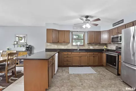 6321 Kate Ct, Springfield, IL 62712 photo 3