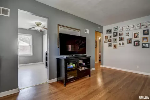 1704 N 22nd St, Springfield, IL 62702 photo 5