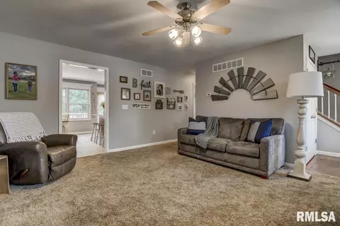2009 Cory Dr, Springfield, IL 62702 photo 4