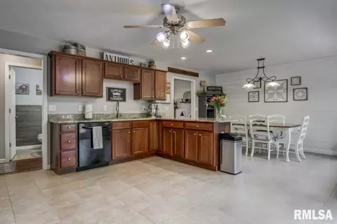 2009 Cory Dr, Springfield, IL 62702 photo 6