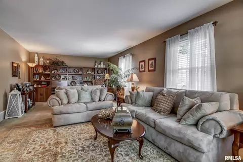 2305 Grinnell Dr, Springfield, IL 62704 photo 6