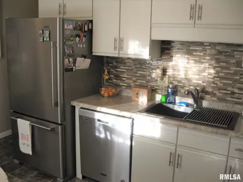 2102 Faringdon Rd, Springfield, IL 62702 photo 7