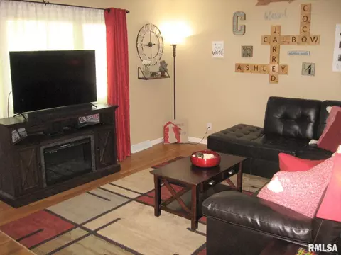 2102 Faringdon Rd, Springfield, IL 62702 photo 4