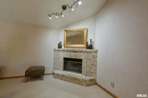 3926 Buckeye Dr, Springfield, IL 62707 photo 3