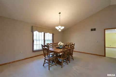 3926 Buckeye Dr, Springfield, IL 62707 photo 4