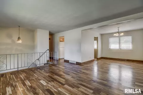 2422 Delaware Dr, Springfield, IL 62702 photo 5