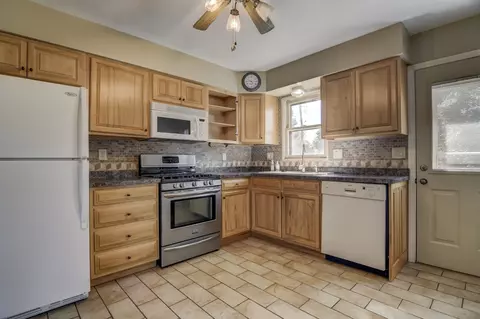 2422 Delaware Dr, Springfield, IL 62702 photo 7