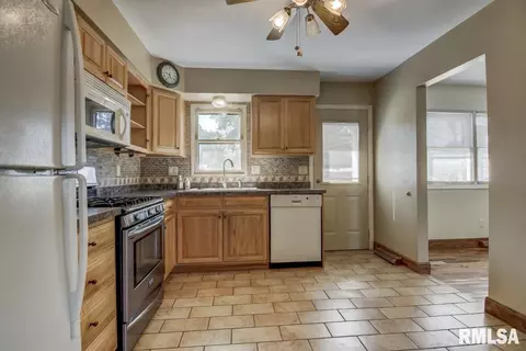 2422 Delaware Dr, Springfield, IL 62702 photo 8