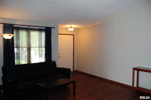 77 Amherst Dr, Springfield, IL 62702 photo 5