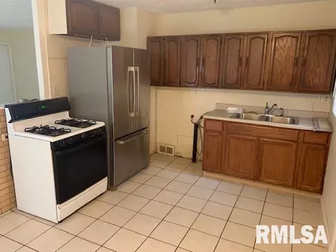 11 Garnet Ct, Springfield, IL 62703 photo 3