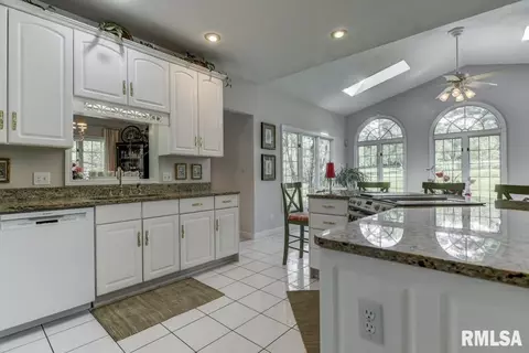 3321 Collingwood Dr, Springfield, IL 62711 photo 9