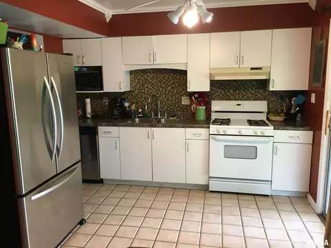 2408 Eastview Dr, Springfield, IL 62702 photo 5