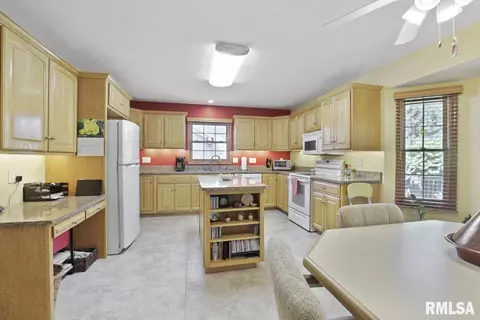 2204 Disar Dr, Springfield, IL 62711 photo 6