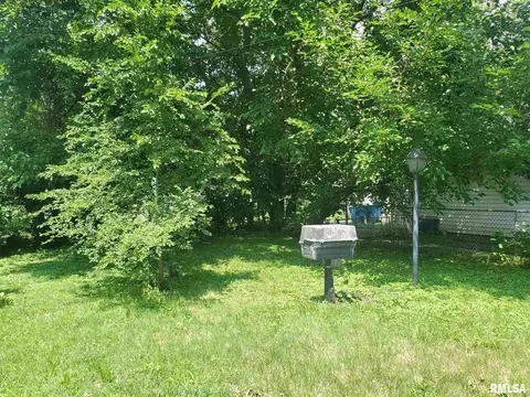 2269 S 11th St, Springfield, IL 62703 photo 2