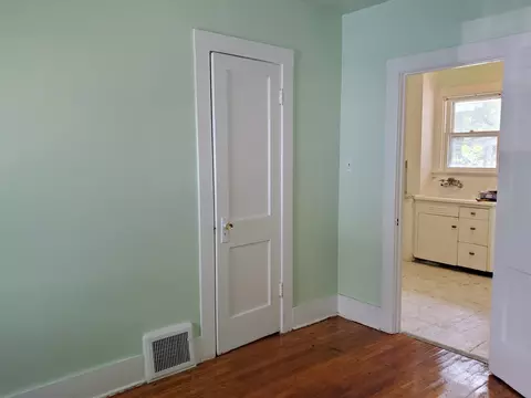 2269 S 11th St, Springfield, IL 62703 photo 5