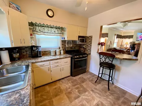 2100 Marland St, Springfield, IL 62702 photo 4