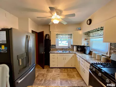 2100 Marland St, Springfield, IL 62702 photo 3