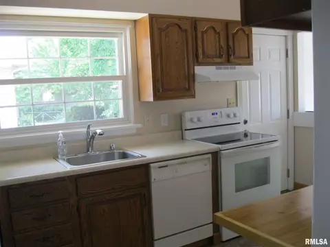 1840 W Iles Ave, Springfield, IL 62704 photo 10