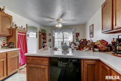 3043 Biscayne Dr, Springfield, IL 62707 photo 6