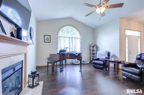 5104 Manhattan Dr, Springfield, IL 62711 photo 4