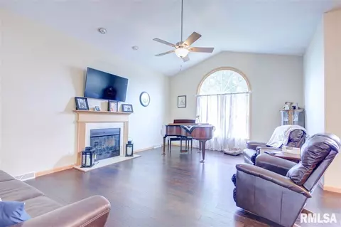 5104 Manhattan Dr, Springfield, IL 62711 photo 5