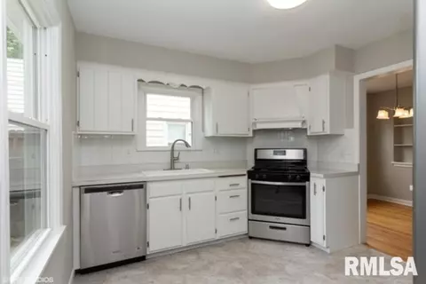 2245 S Spring St, Springfield, IL 62704 photo 9