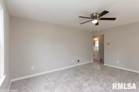 2245 S Spring St, Springfield, IL 62704 photo 4