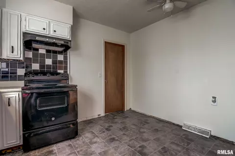 860 S Macarthur Blvd, Springfield, IL 62704 photo 8