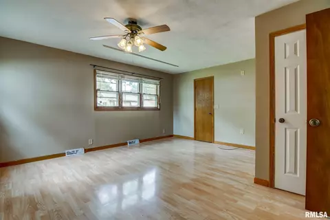 860 S Macarthur Blvd, Springfield, IL 62704 photo 14