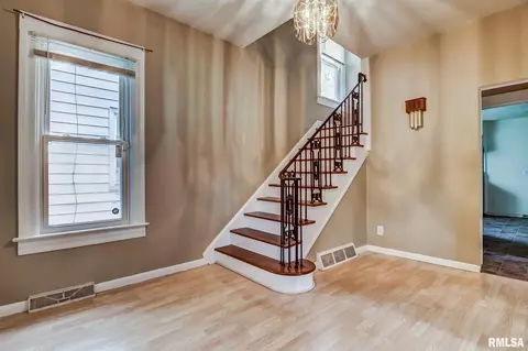 860 S Macarthur Blvd, Springfield, IL 62704 photo 4