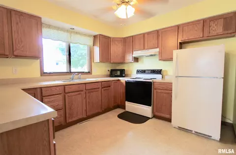 66 Brookside Pl, Springfield, IL 62704 photo 5