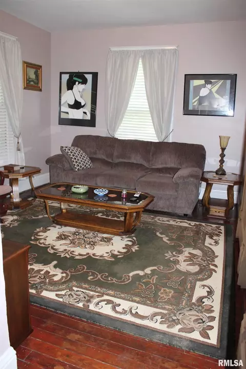 104 S Walnut St, Tallula, IL 62688 photo 5
