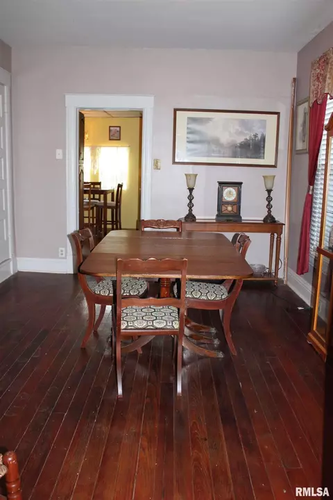104 S Walnut St, Tallula, IL 62688 photo 9