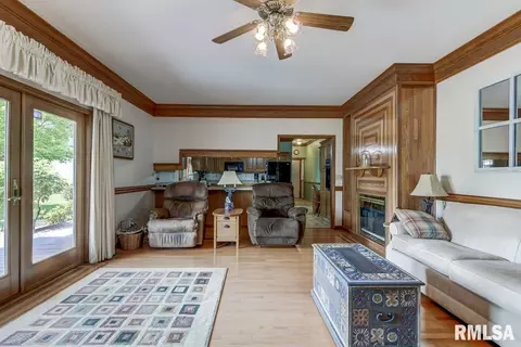 2724 Hilltop Rd, Springfield, IL 62712 photo 9