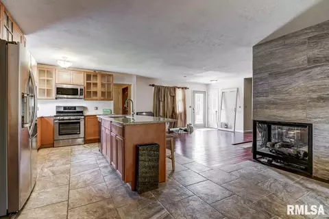 507 Rainbow Dr, Athens, IL 62613 photo 8