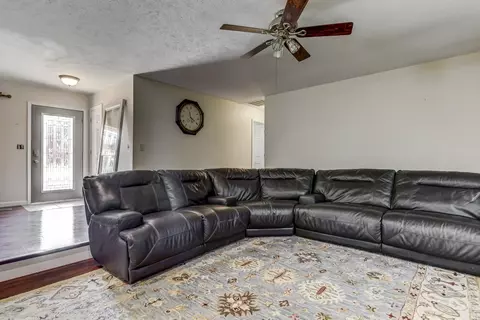 507 Rainbow Dr, Athens, IL 62613 photo 5