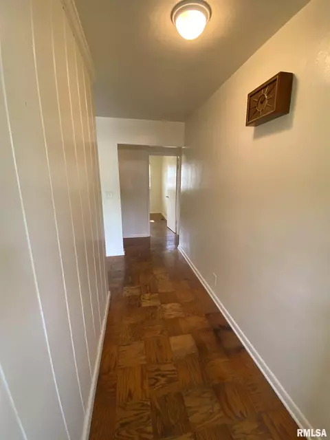 14 Midland Ct, Springfield, IL 62702 photo 3