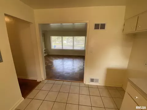 14 Midland Ct, Springfield, IL 62702 photo 9