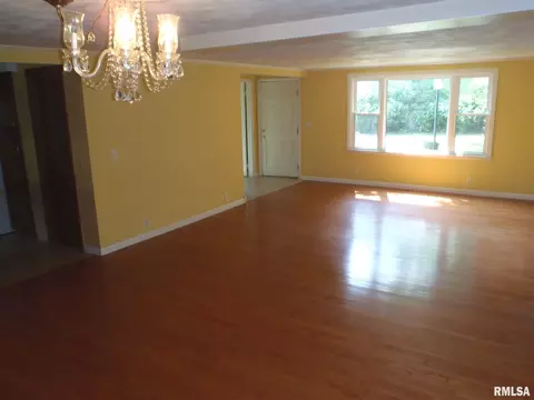 2548 W Harbauer Dr, Springfield, IL 62702 photo 2