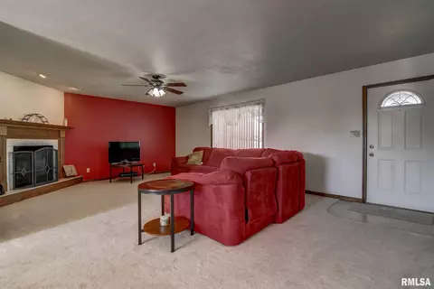 1323 4th St, Pawnee, IL 62558 photo 5