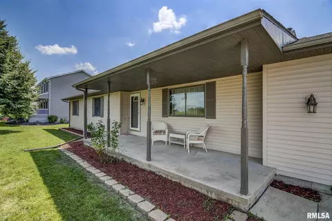1323 4th St, Pawnee, IL 62558 photo 2
