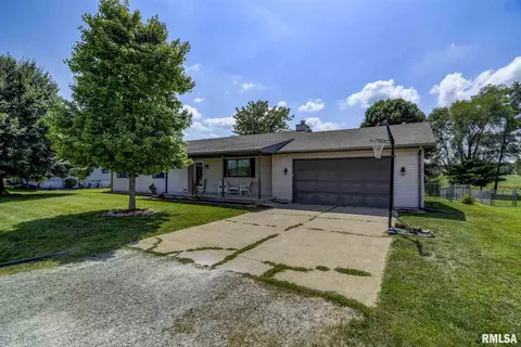 1323 4th St, Pawnee, IL 62558 photo 3