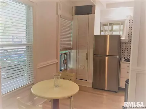 1151 N 3rd St, Springfield, IL 62702 photo 5