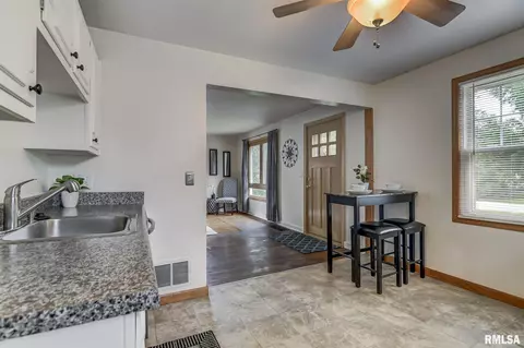 2042 E Buchanan St, Springfield, IL 62703 photo 12